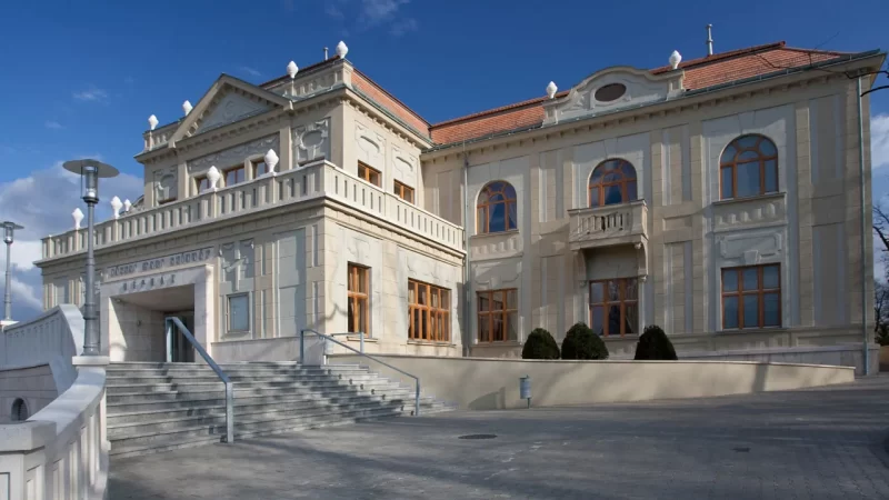 Jászai Mari színház, Tatabánya